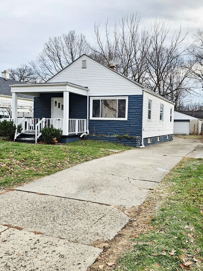 Building Photo - Move-In Ready 3BR/1BA Home w/ 2-Car Garage | Recently Updated