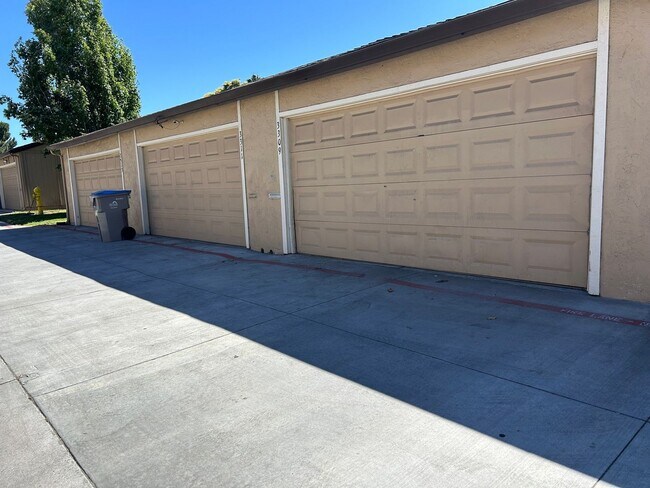 Building Photo - Move-in ready Evergreen townhome with private backyard, detached 2-car garage, and great communit...