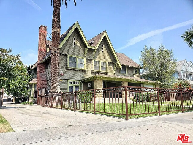 Primary Photo - 2667 Menlo Ave