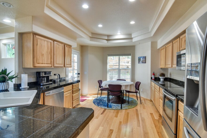 Building Photo - 11770 Leavenworth Dr