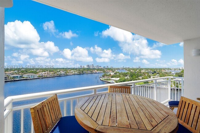 Building Photo - 511 Bayshore Dr