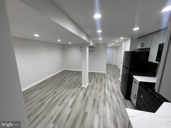 Building Photo - 1720 16th St SE