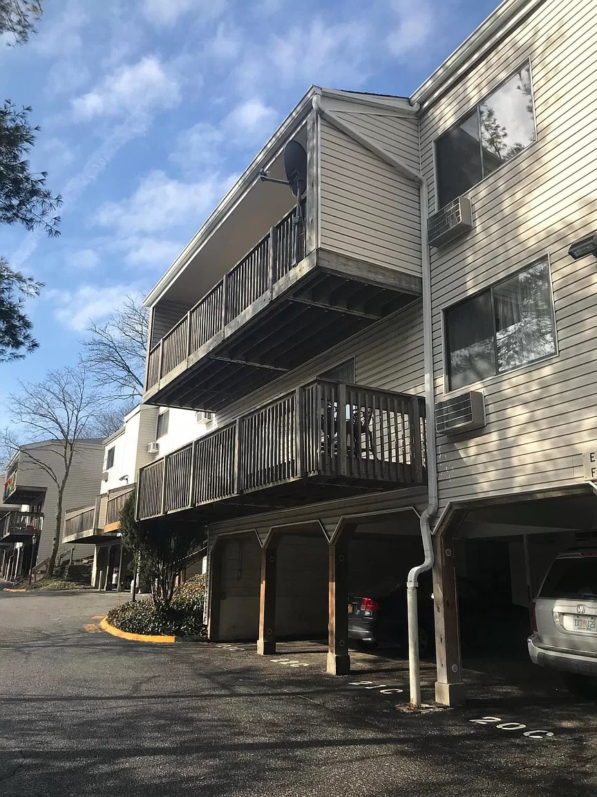 Top floor balcony - 20 Hillside Terrace
