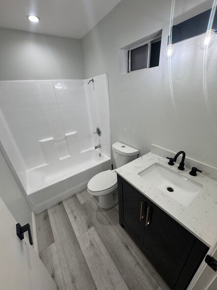 Building Photo - 6631 Heliotrope Ave