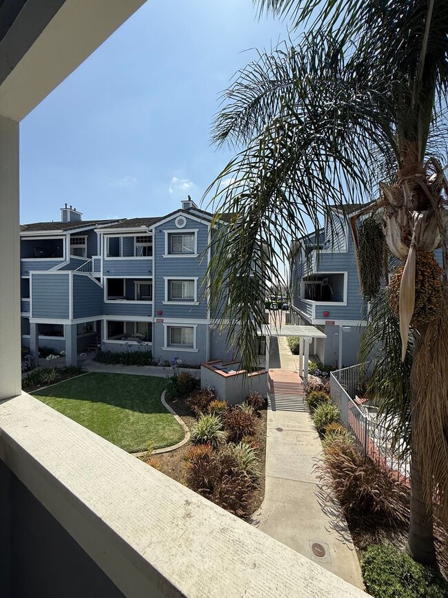Building Photo - 2 bed 2 FULL bath Condo overlooking the pool!