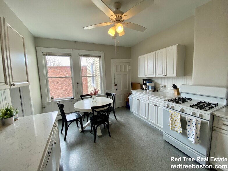 Building Photo - 31 Hurd Rd