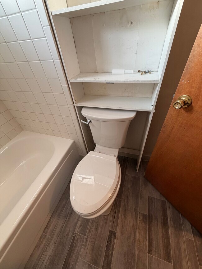 Toilet - 1234 Cliffside St