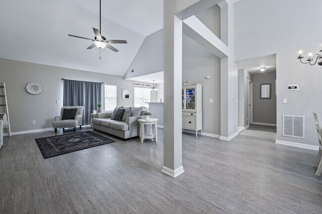 Building Photo - 11 Cobblestone Dr NW