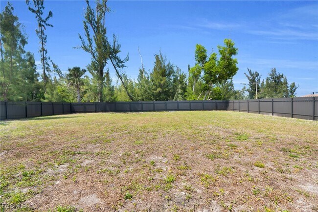 Building Photo - 1601 SW 12th Terrace