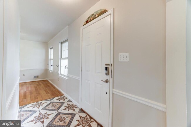 Building Photo - 13868 Racine Ct