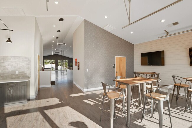 Building Photo - 205 Tiliwa Ct