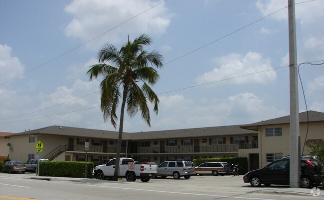Primary Photo - Elite Apartments