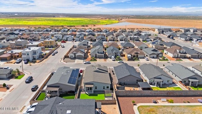 Building Photo - 13757 Villa Vista Ave