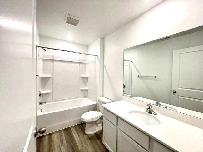 Building Photo - Modern 3-Bedroom Townhome in Provo