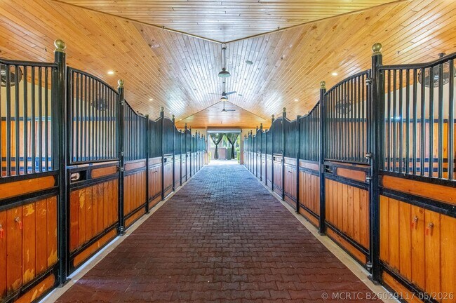 Building Photo - 14943 Paddock Dr