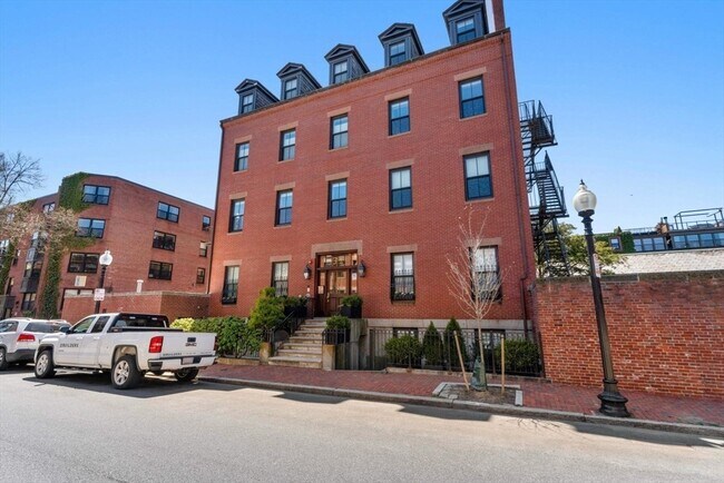 Building Photo - 32 Rutland St