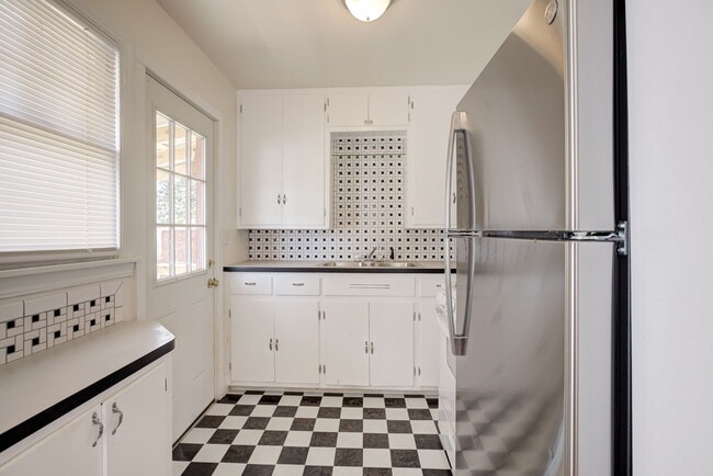 Building Photo - 401 S Berry Rd