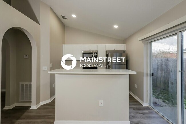 Building Photo - 3 Bedroom Pet-Friendly Home in RUSKIN, FL with Main Street Renewal
