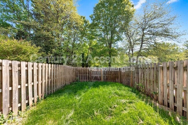 Building Photo - 9907 Warwick Pl