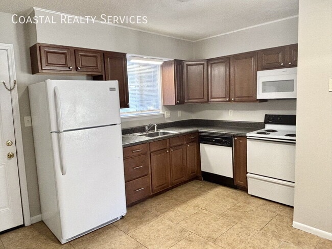 Building Photo - 322 Pelham Rd