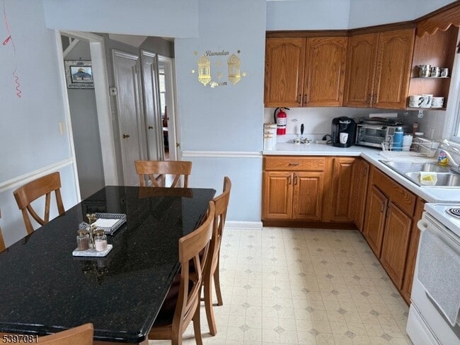 Building Photo - 8 Charles St