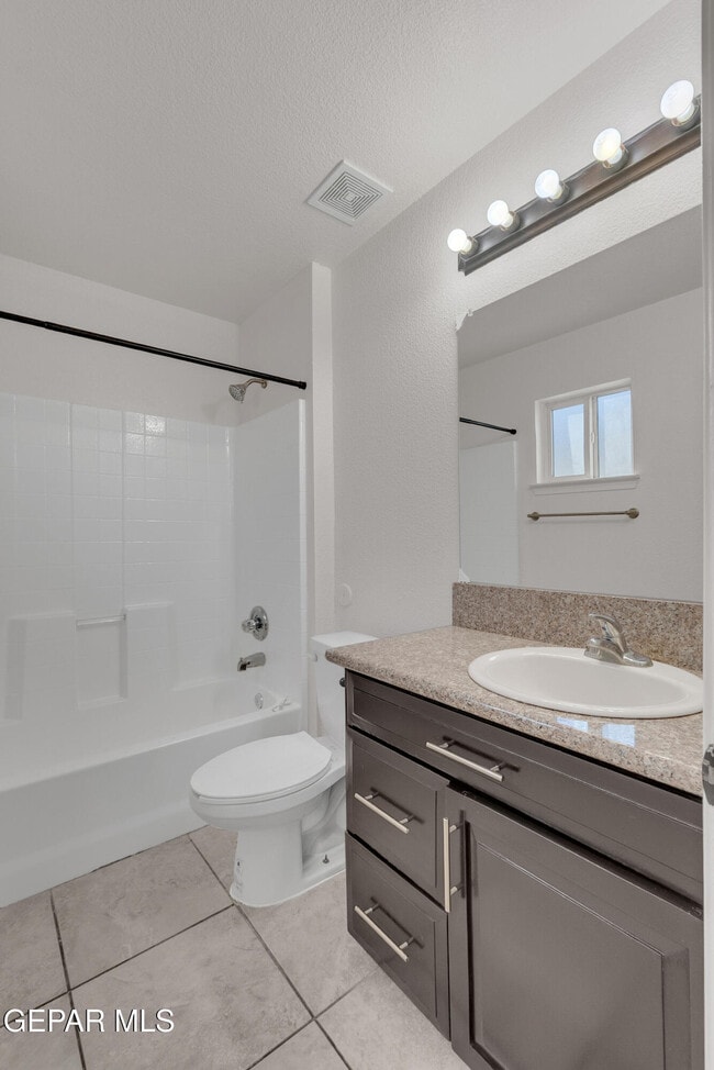 Building Photo - 9277 Leonardo Ave