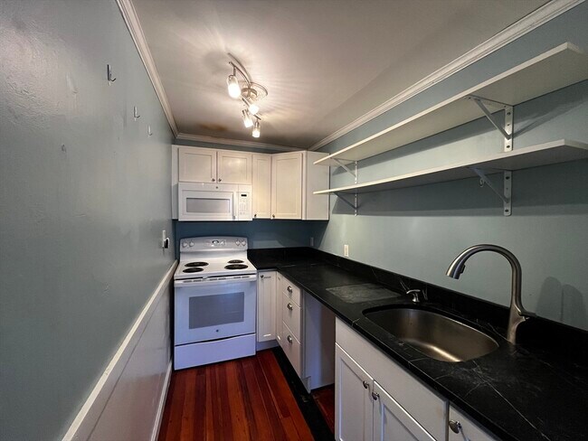 Building Photo - 263 Middlesex St