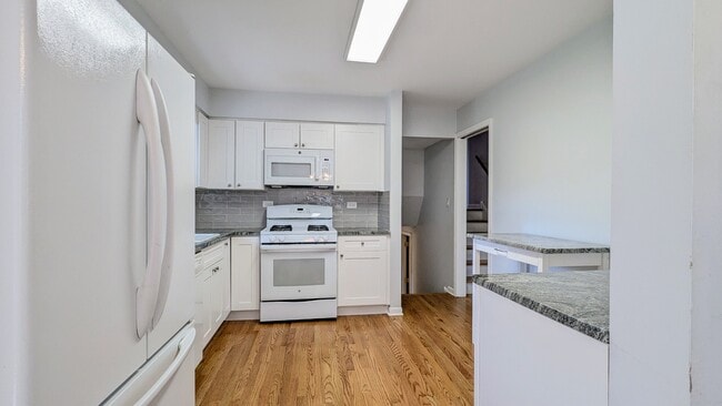 Building Photo - 920 S Chestnut Ave