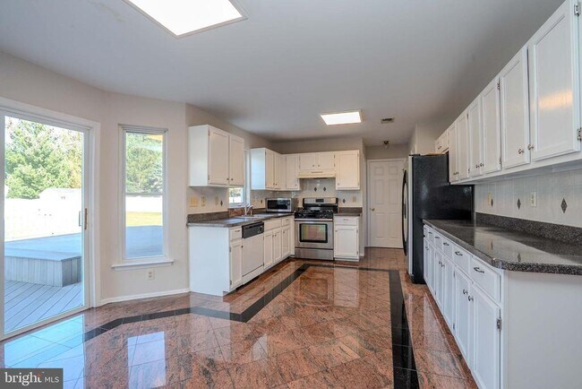 Building Photo - 27 Samantha Dr