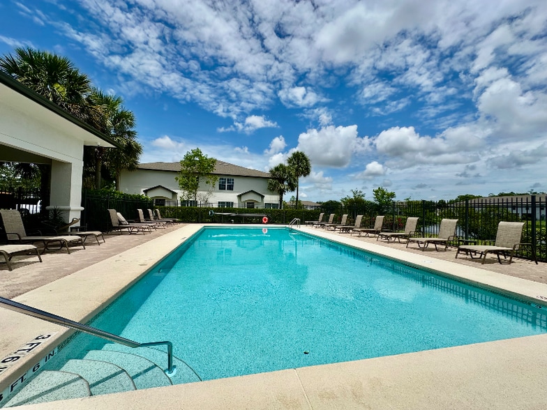 Building Photo - 9077 Gervais Cir
