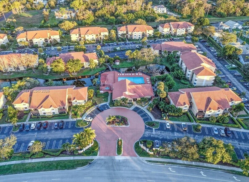 Building Photo - 5661 Riverside Dr