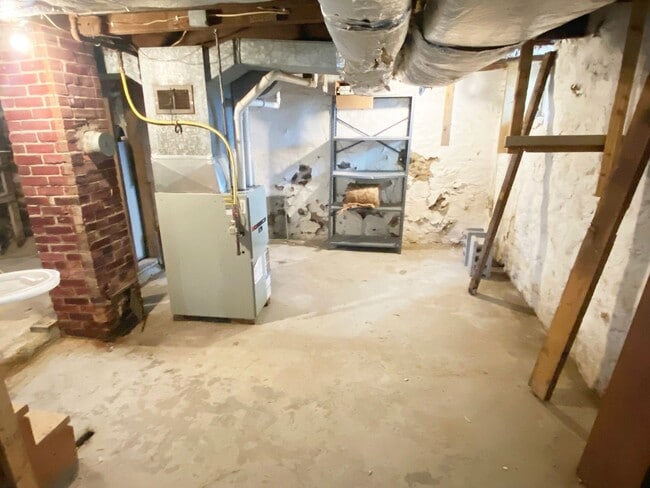 Building Photo - 2 BR Ranch Style Home with 1-Car Detached Garage