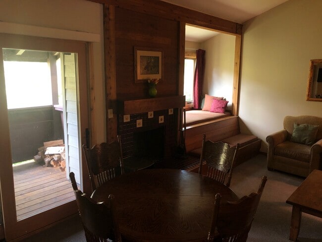Building Photo - 3865 S Lake Creek Dr