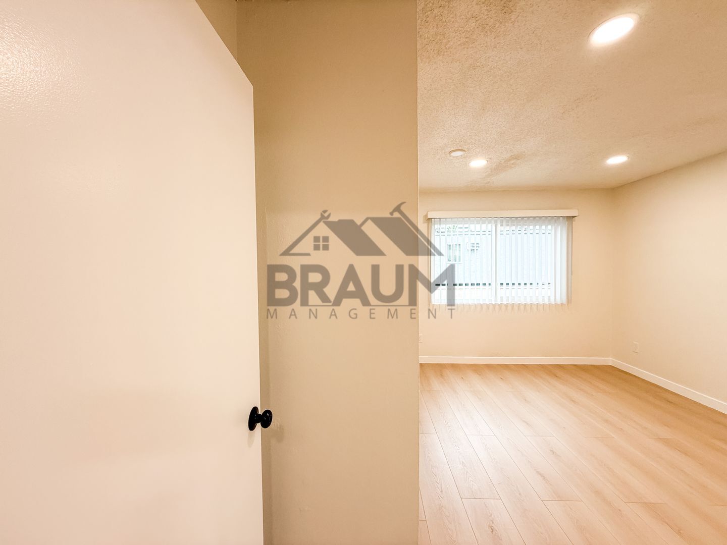 Building Photo - 4636 Laurel Canyon Blvd