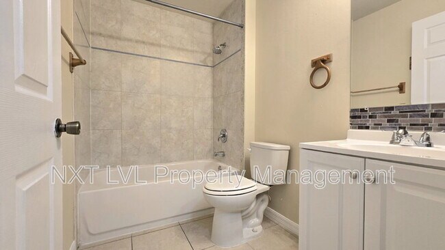 Building Photo - 301 NE 24th Ave