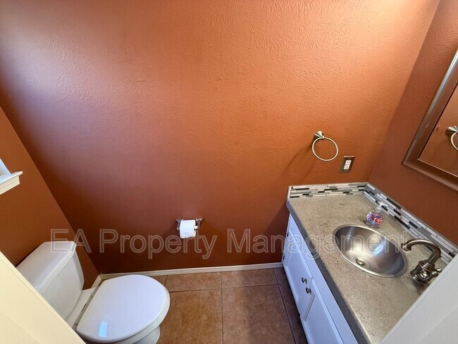 Building Photo - 1515 Marble Ave NW