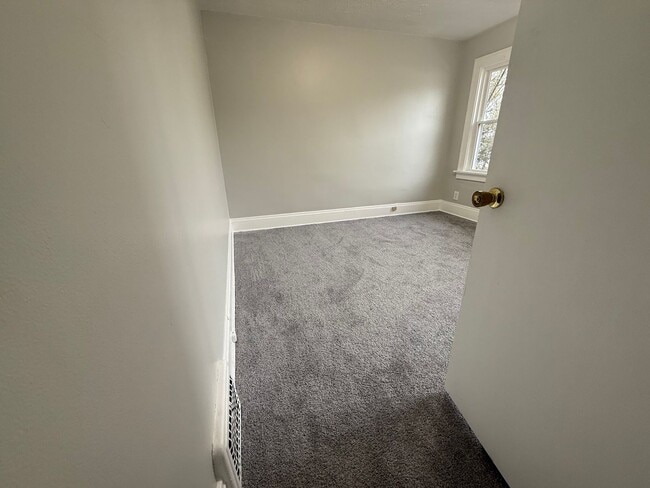 Building Photo - 95 Ellenwood Ave