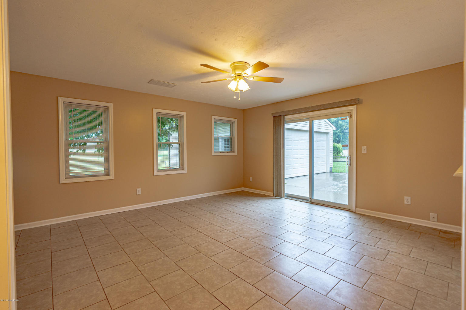 Building Photo - 9602 Shoshone way
