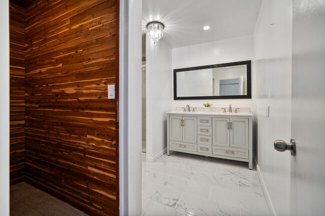 Building Photo - 41831 Glen Arbor St