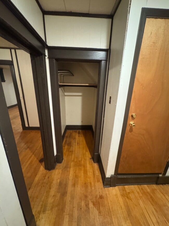 Building Photo - 2628 W 3rd St