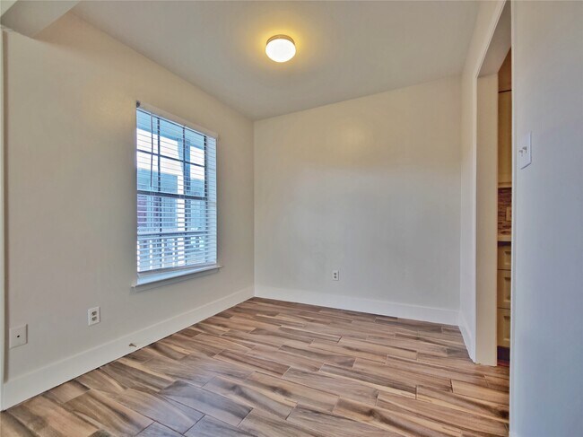 Building Photo - 600 19th St