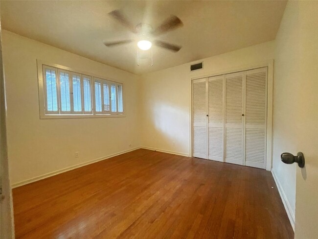 Building Photo - 9655 Meadowcroft Dr