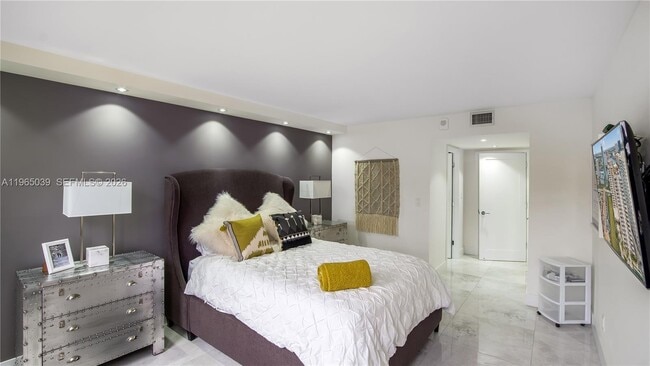 Building Photo - 1920 S Ocean Dr