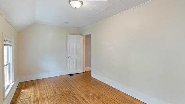 Building Photo - 1179 Lyell Ave