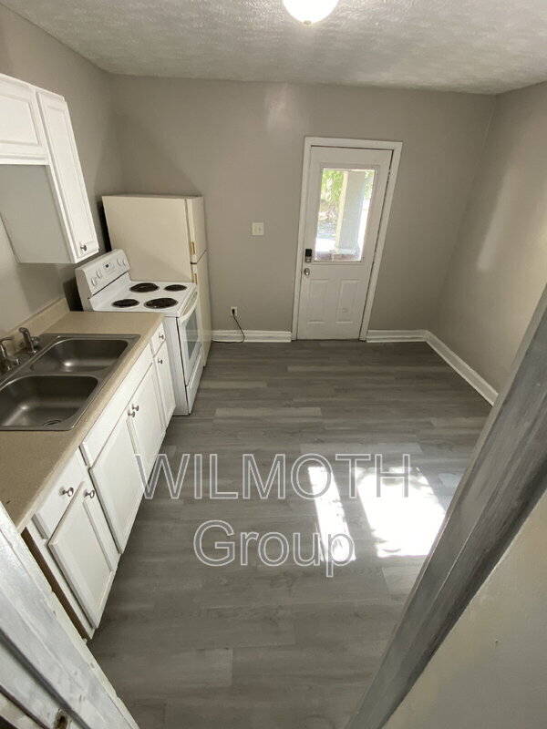 Building Photo - 2930 N Dearborn St