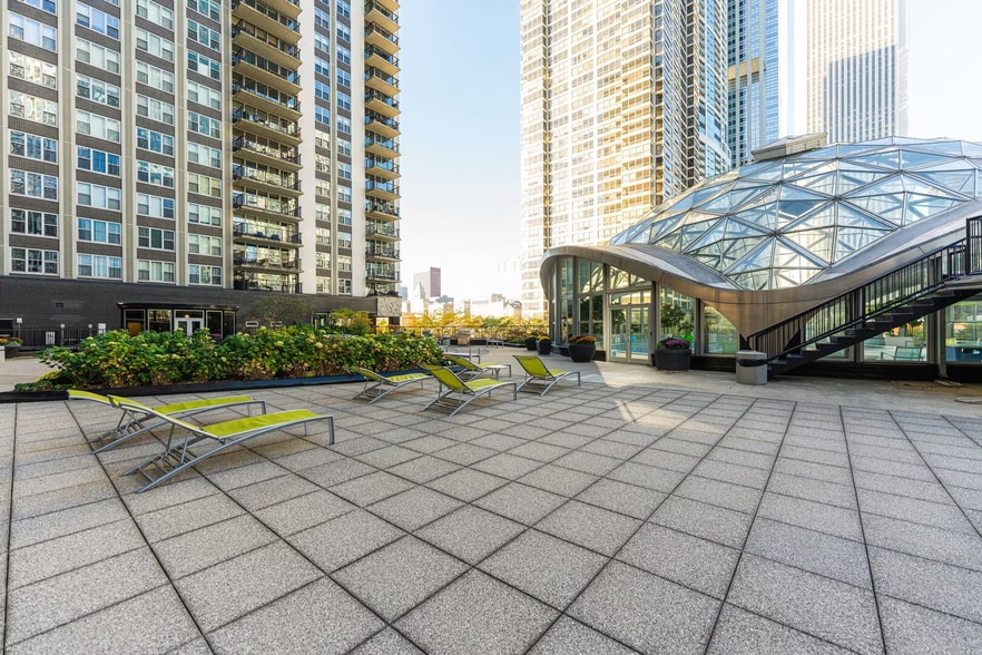 Building Photo - 400 E Randolph St