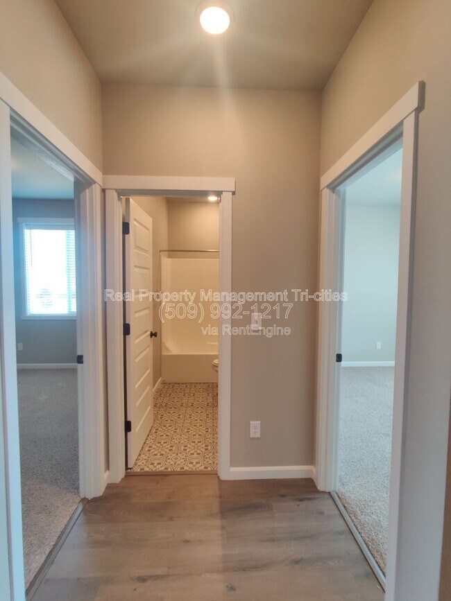 Building Photo - 8304 Gardner St