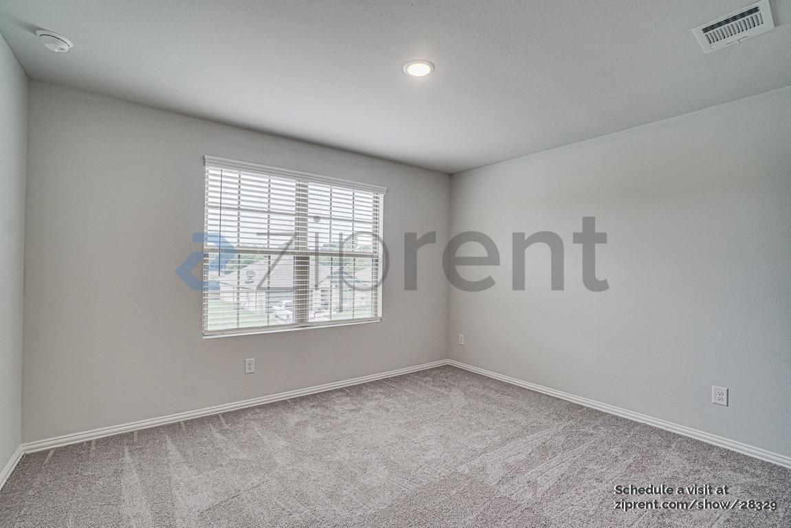 Building Photo - 520 Hickory Rdg Dr