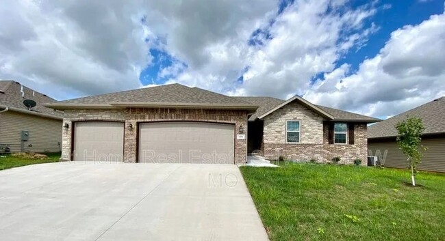 Primary Photo - 4 Bed | 2 Bath | 3 Car Garage | Nixa High ...