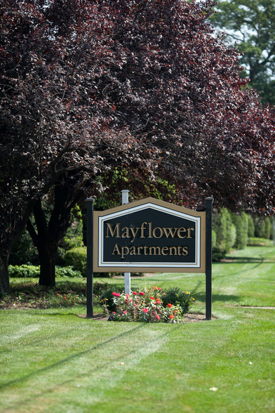 Building Photo - Mayflower Apartments